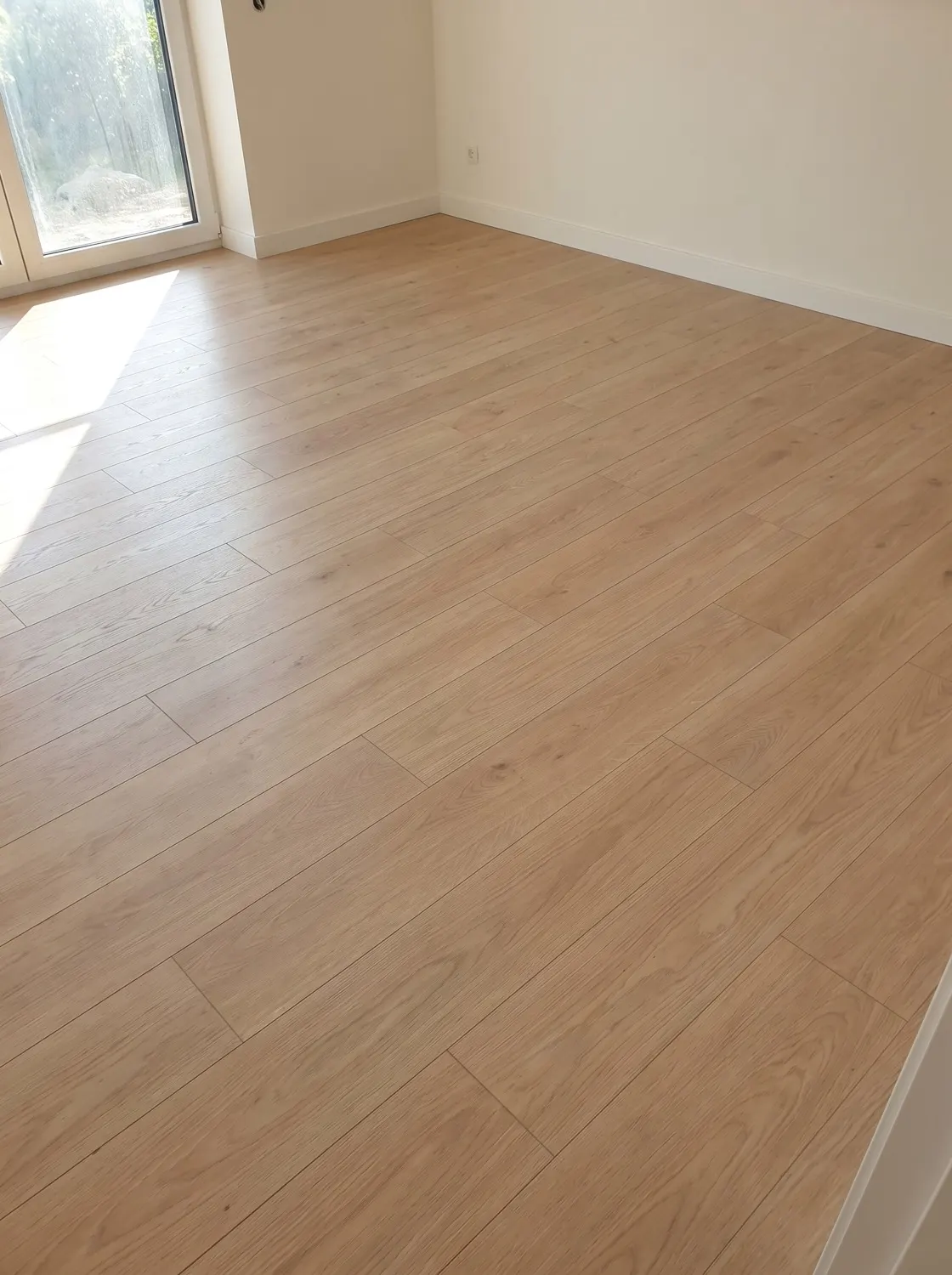 Detail eines verlegten Laminatbodens